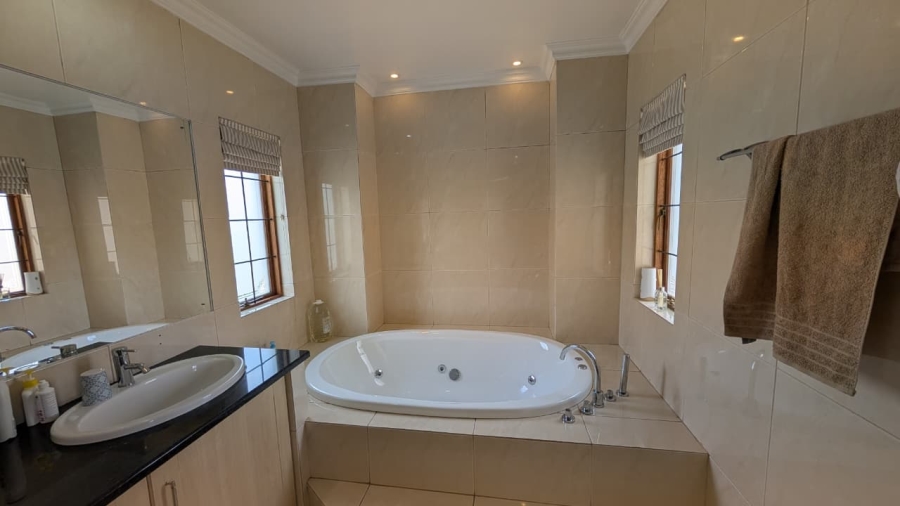 4 Bedroom Property for Sale in Barbeque Downs Gauteng