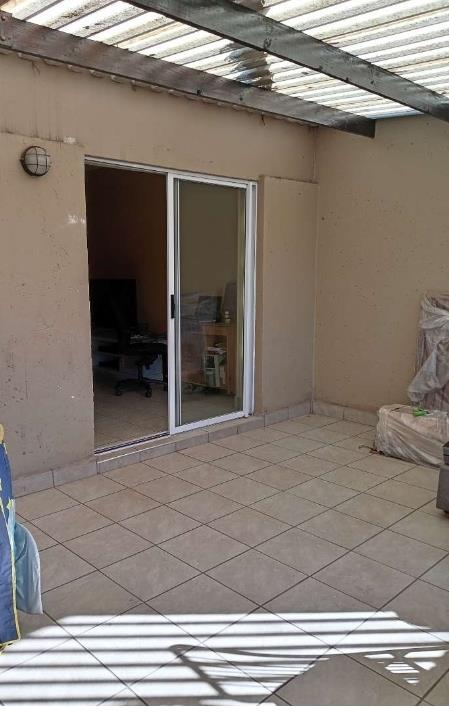 To Let 1 Bedroom Property for Rent in Lombardy East Gauteng