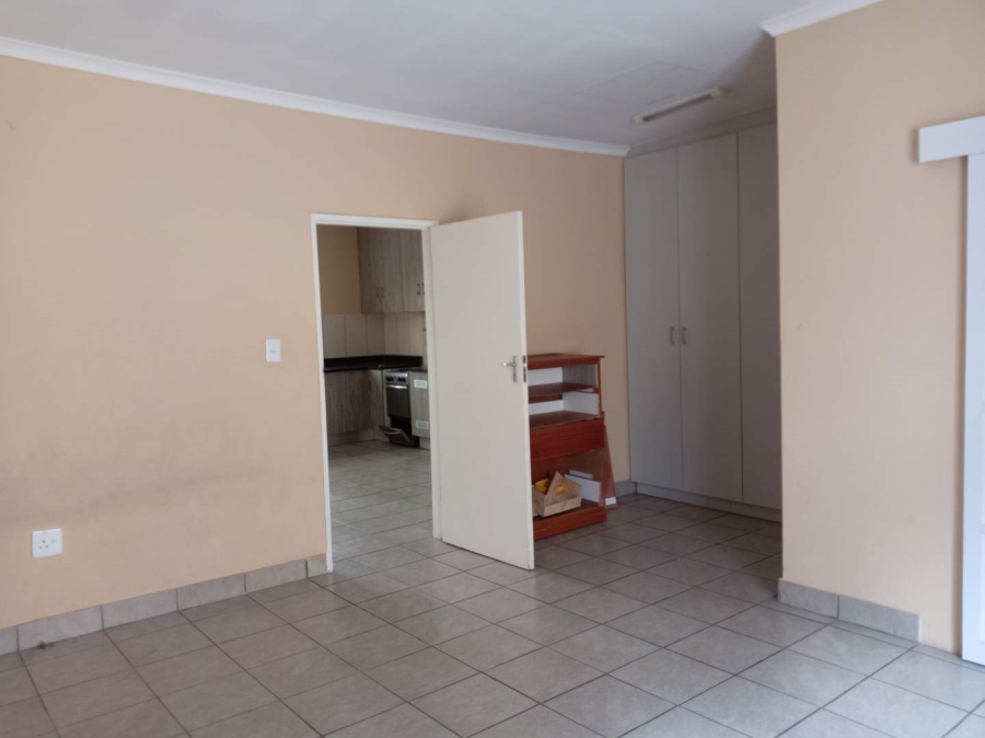 To Let 1 Bedroom Property for Rent in Lombardy East Gauteng