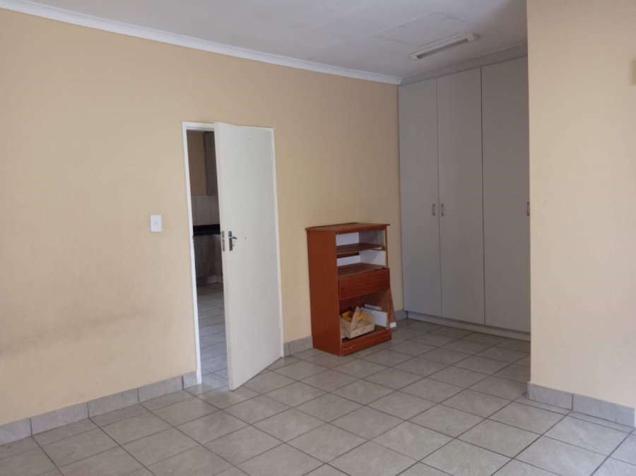 To Let 1 Bedroom Property for Rent in Lombardy East Gauteng