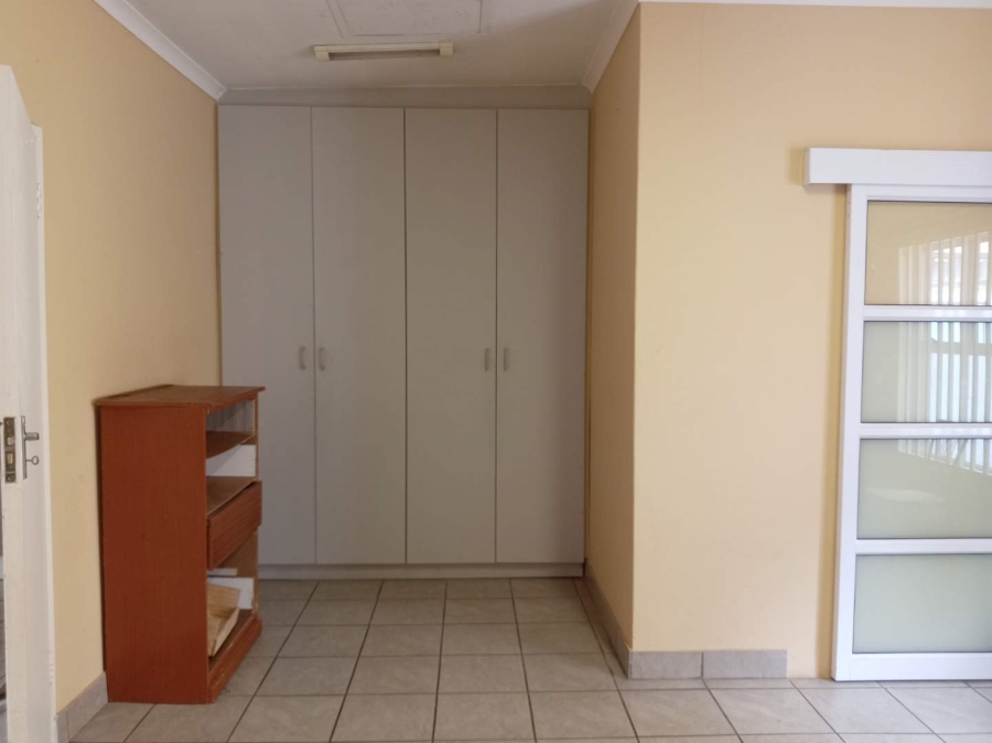 To Let 1 Bedroom Property for Rent in Lombardy East Gauteng