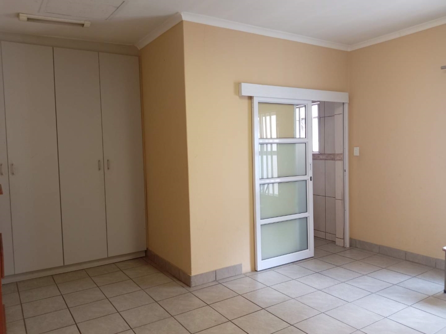 To Let 1 Bedroom Property for Rent in Lombardy East Gauteng