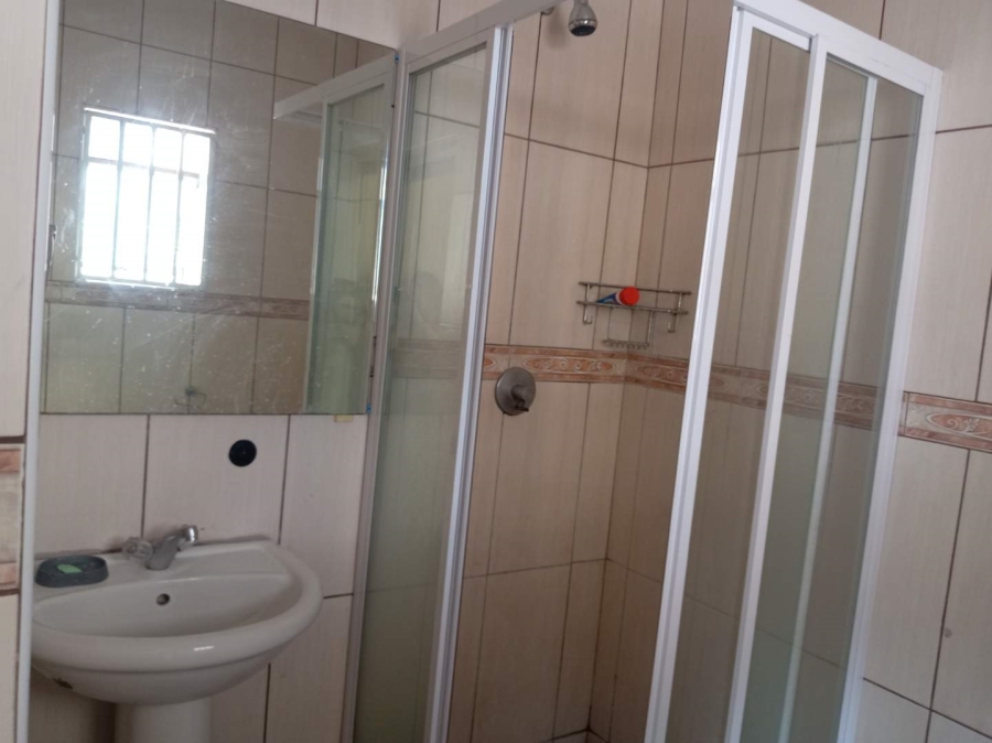 To Let 1 Bedroom Property for Rent in Lombardy East Gauteng