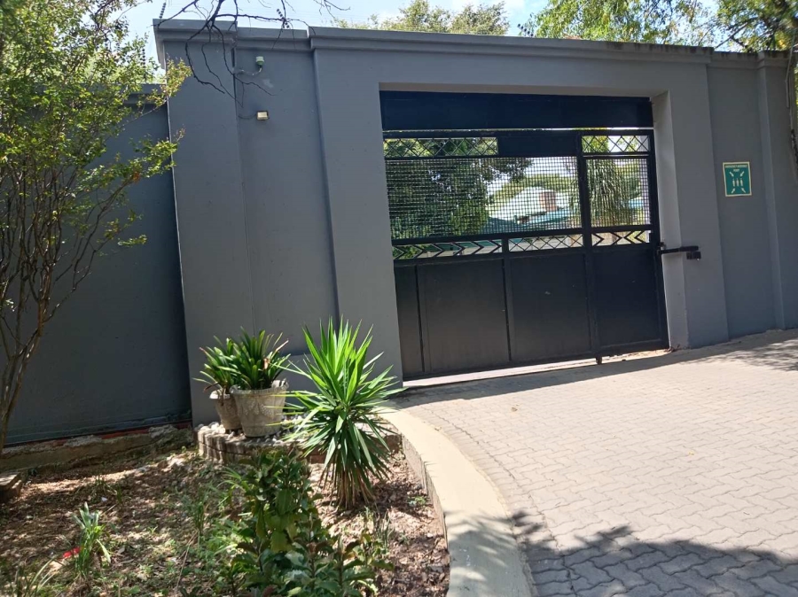 To Let 1 Bedroom Property for Rent in Lombardy East Gauteng