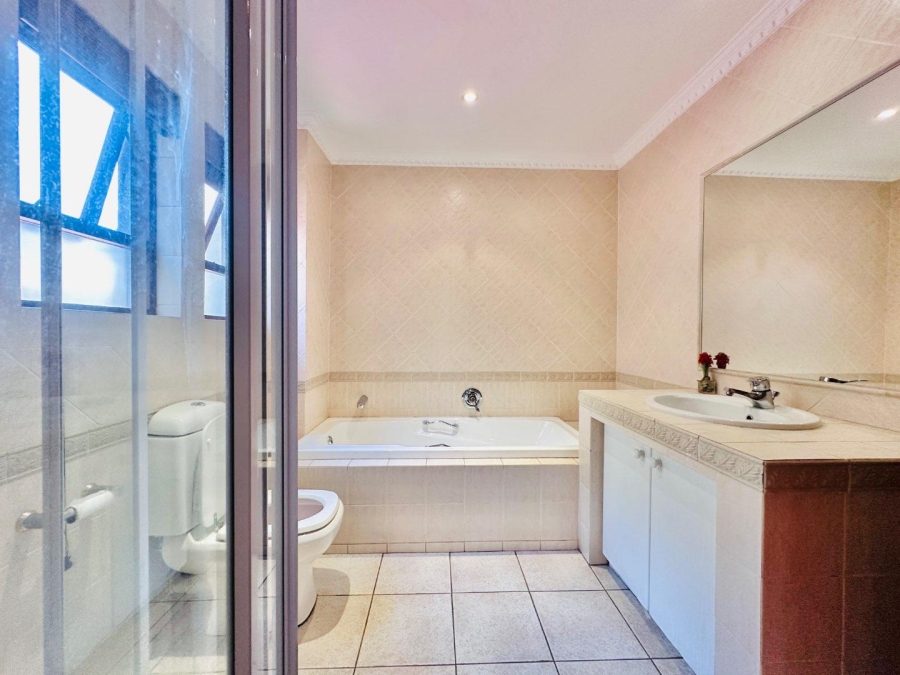 To Let 4 Bedroom Property for Rent in Dainfern Golf Estate Gauteng