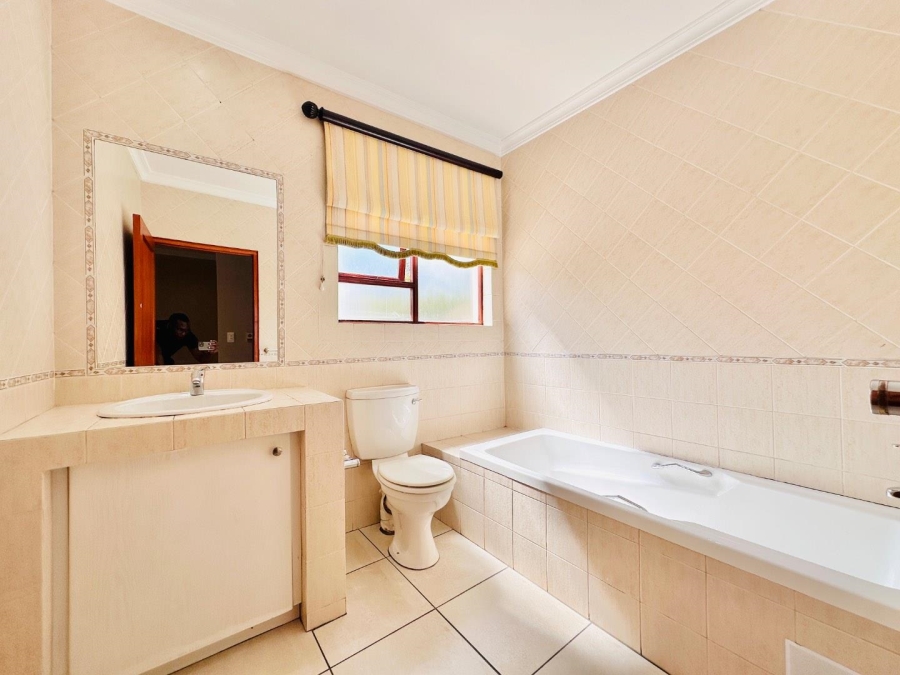 To Let 4 Bedroom Property for Rent in Dainfern Golf Estate Gauteng