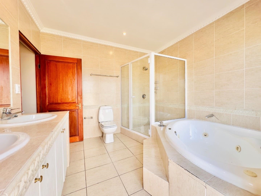 To Let 4 Bedroom Property for Rent in Dainfern Golf Estate Gauteng