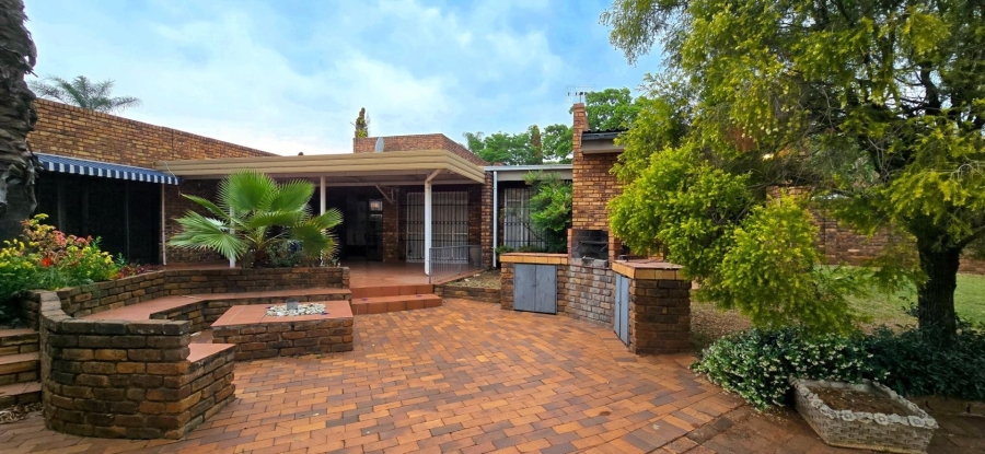 5 Bedroom Property for Sale in Monument Park Gauteng