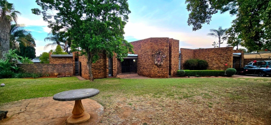 5 Bedroom Property for Sale in Monument Park Gauteng