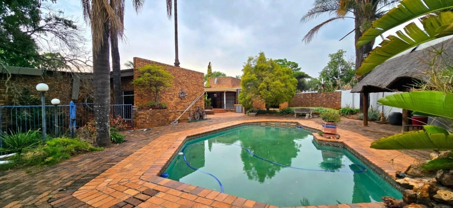 5 Bedroom Property for Sale in Monument Park Gauteng