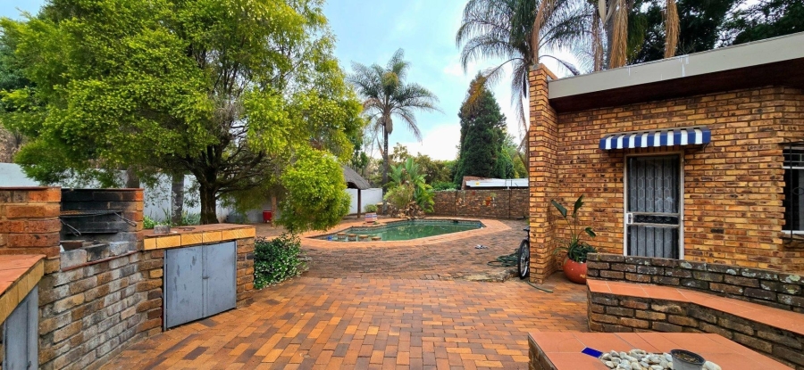 5 Bedroom Property for Sale in Monument Park Gauteng