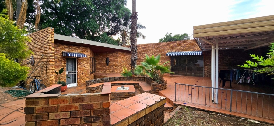 5 Bedroom Property for Sale in Monument Park Gauteng