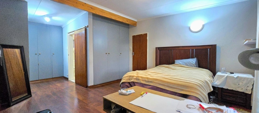 5 Bedroom Property for Sale in Monument Park Gauteng