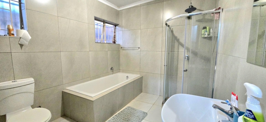 5 Bedroom Property for Sale in Monument Park Gauteng