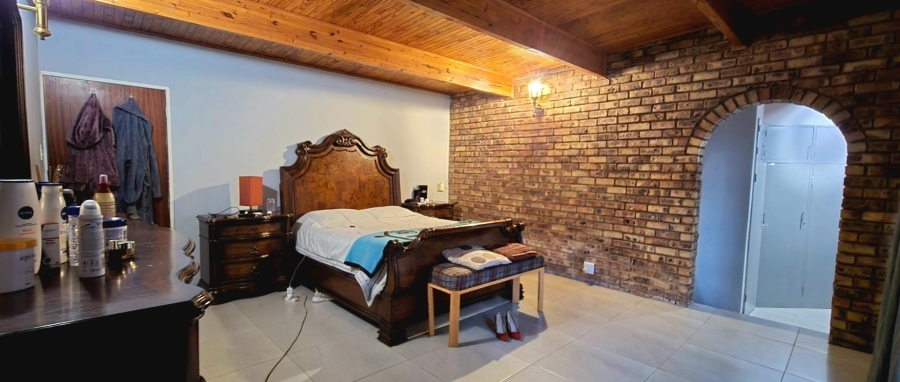 5 Bedroom Property for Sale in Monument Park Gauteng