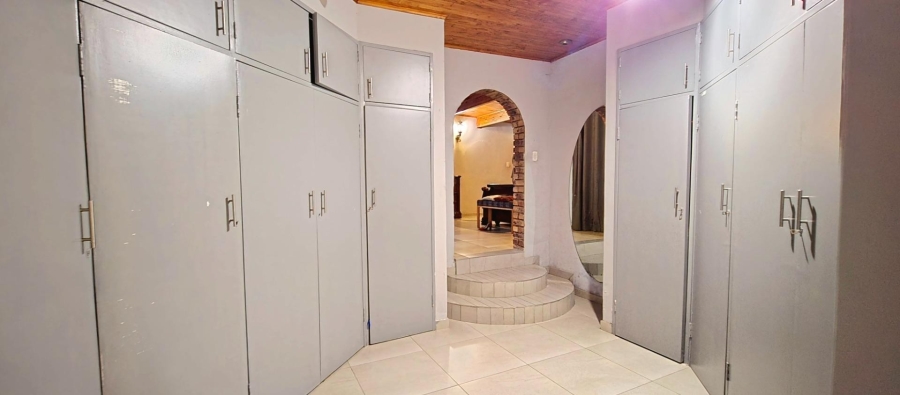 5 Bedroom Property for Sale in Monument Park Gauteng