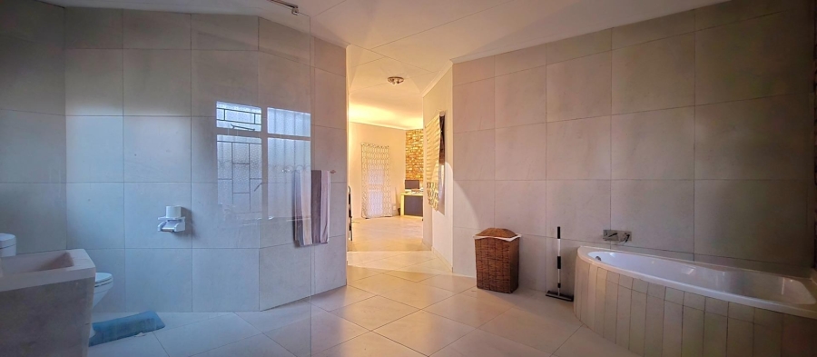 5 Bedroom Property for Sale in Monument Park Gauteng