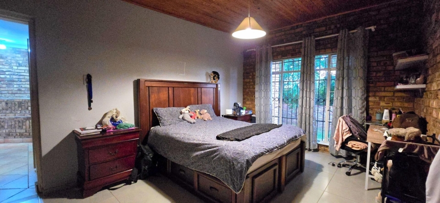 5 Bedroom Property for Sale in Monument Park Gauteng