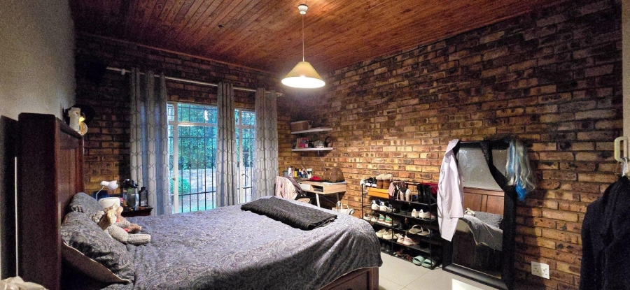 5 Bedroom Property for Sale in Monument Park Gauteng