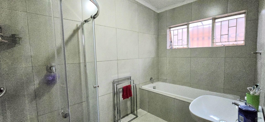 5 Bedroom Property for Sale in Monument Park Gauteng
