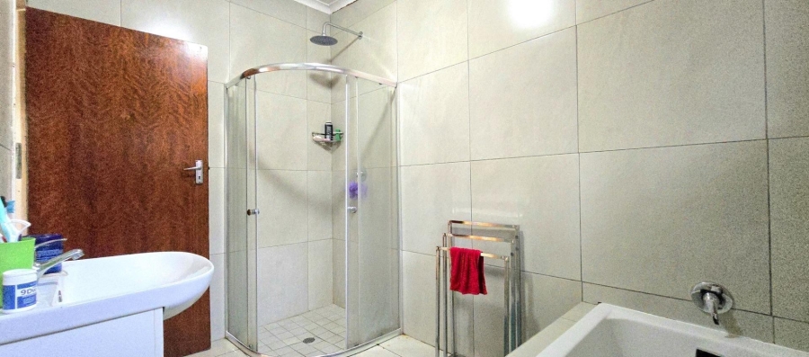 5 Bedroom Property for Sale in Monument Park Gauteng