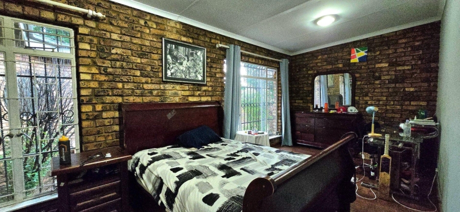 5 Bedroom Property for Sale in Monument Park Gauteng