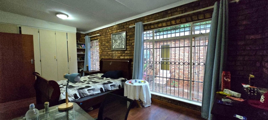 5 Bedroom Property for Sale in Monument Park Gauteng