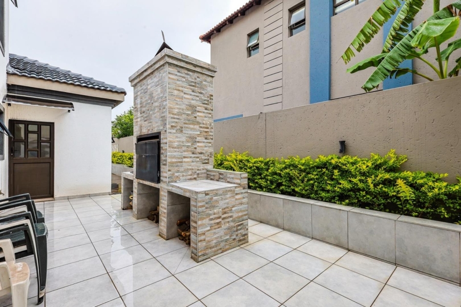 To Let 5 Bedroom Property for Rent in Willow Acres Gauteng