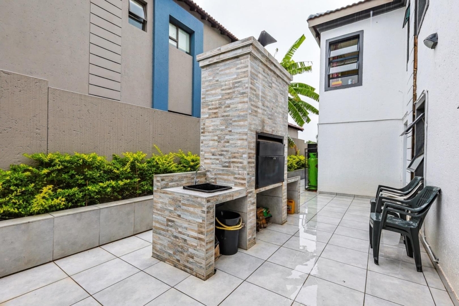 To Let 5 Bedroom Property for Rent in Willow Acres Gauteng