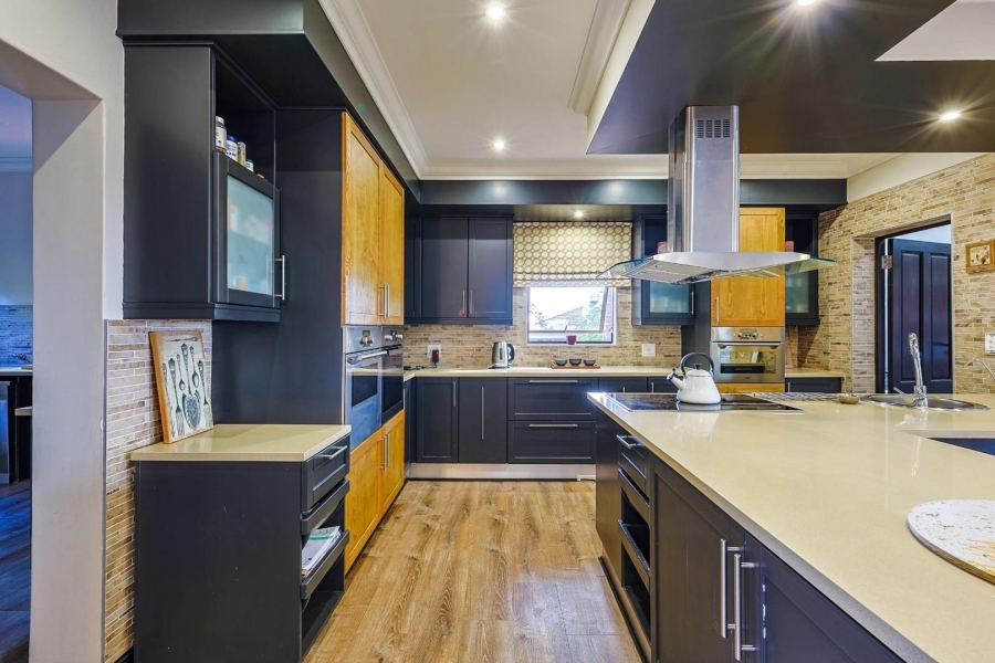 5 Bedroom Property for Sale in The Wilds Gauteng