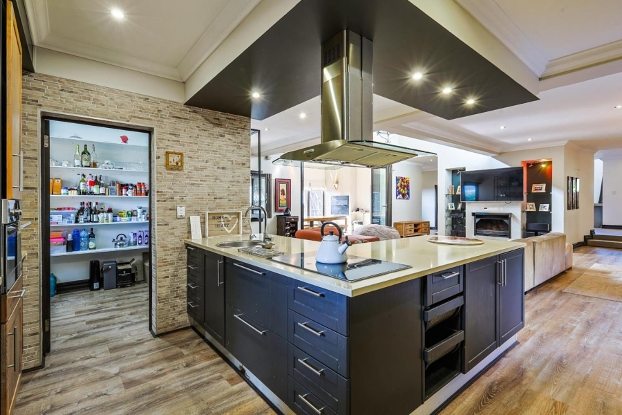 5 Bedroom Property for Sale in The Wilds Gauteng