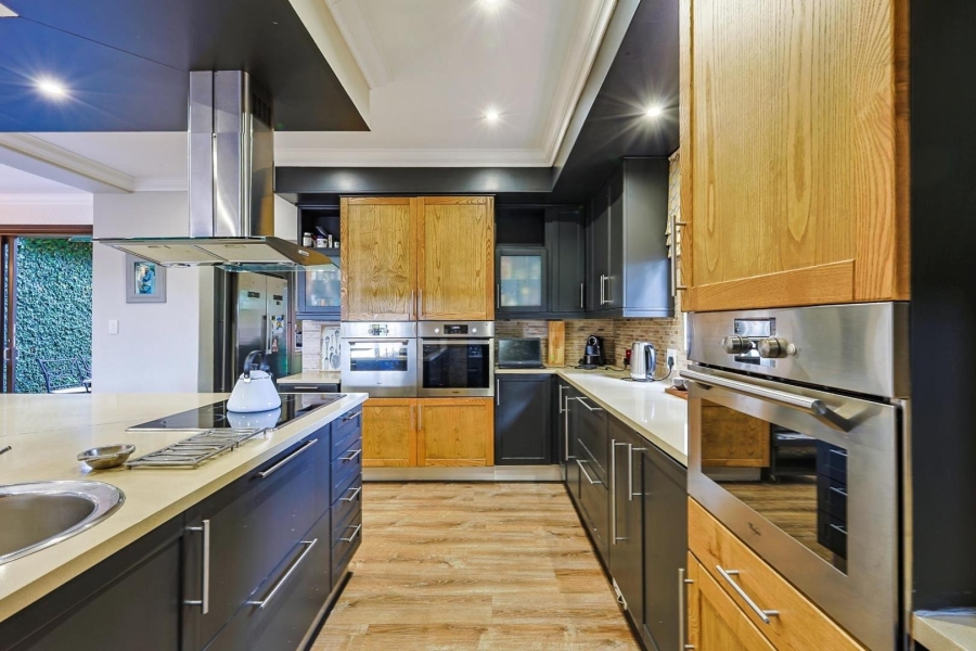 5 Bedroom Property for Sale in The Wilds Gauteng