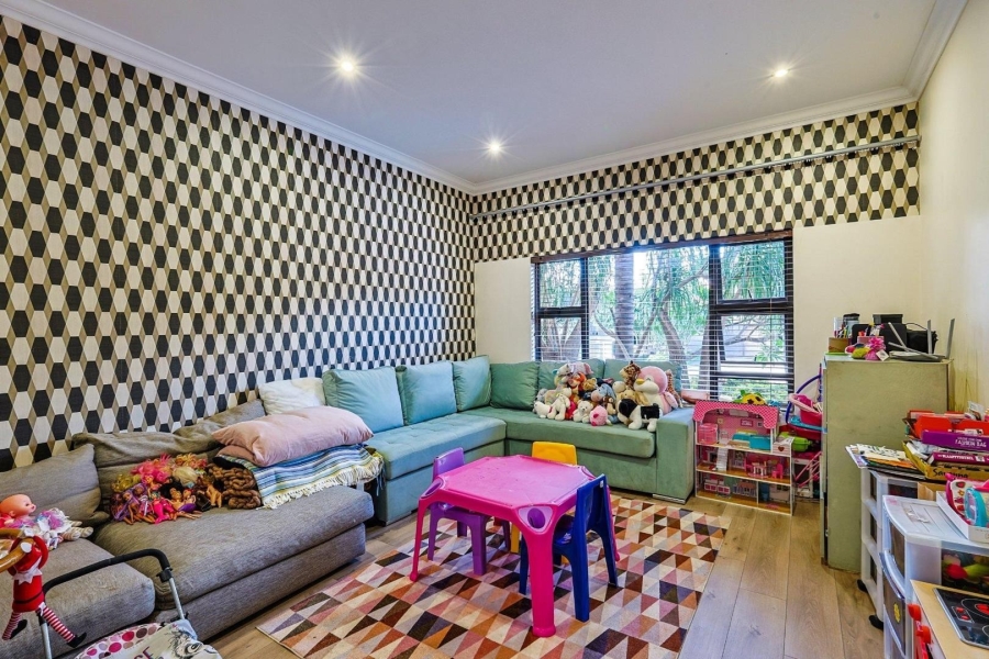 5 Bedroom Property for Sale in The Wilds Gauteng