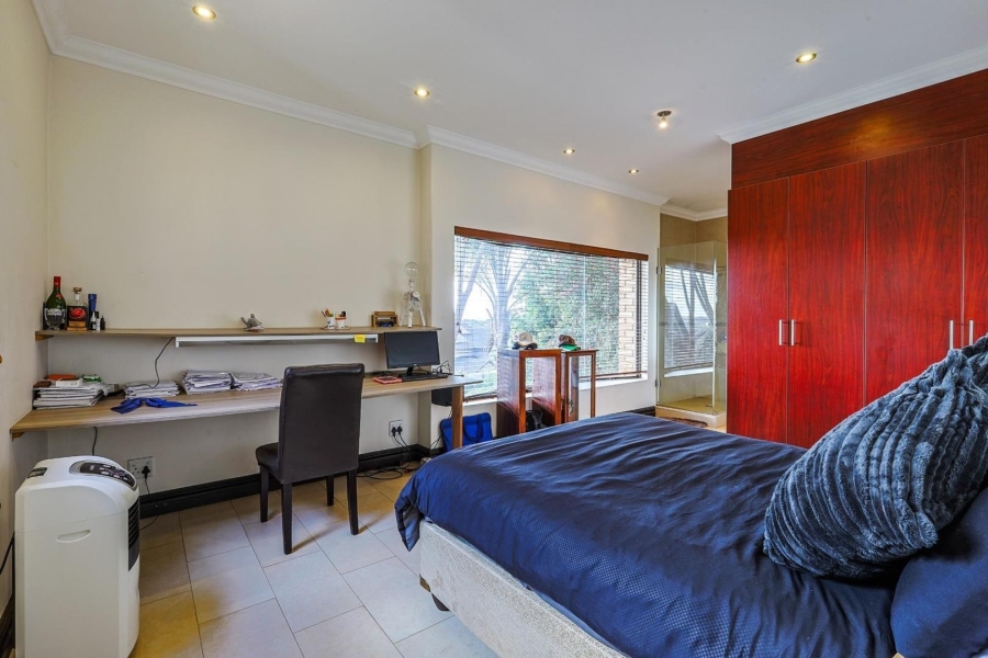 5 Bedroom Property for Sale in The Wilds Gauteng