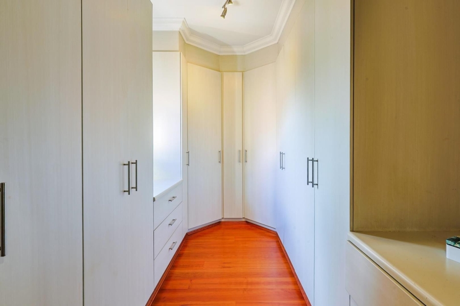 5 Bedroom Property for Sale in The Wilds Gauteng