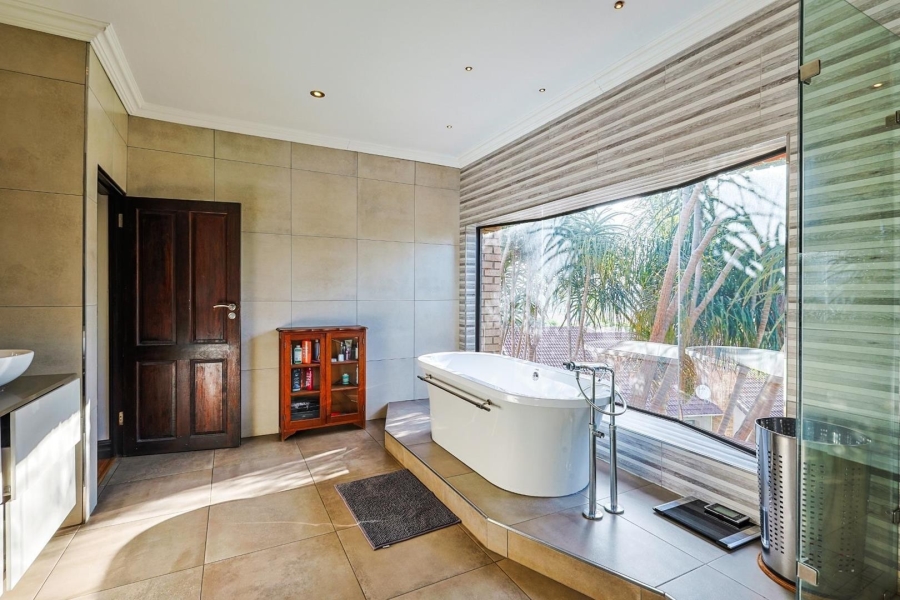 5 Bedroom Property for Sale in The Wilds Gauteng