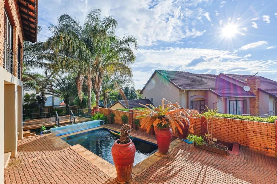 5 Bedroom Property for Sale in The Wilds Gauteng