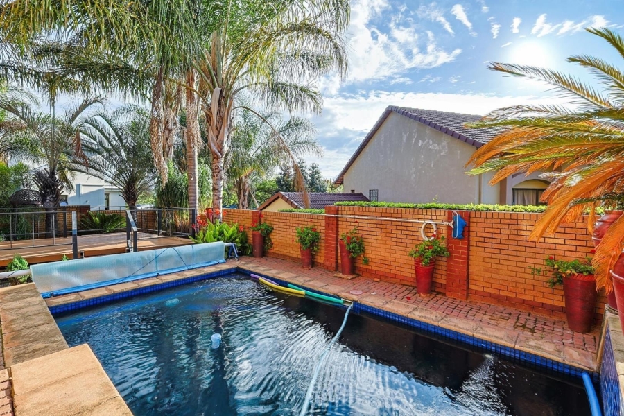 5 Bedroom Property for Sale in The Wilds Gauteng