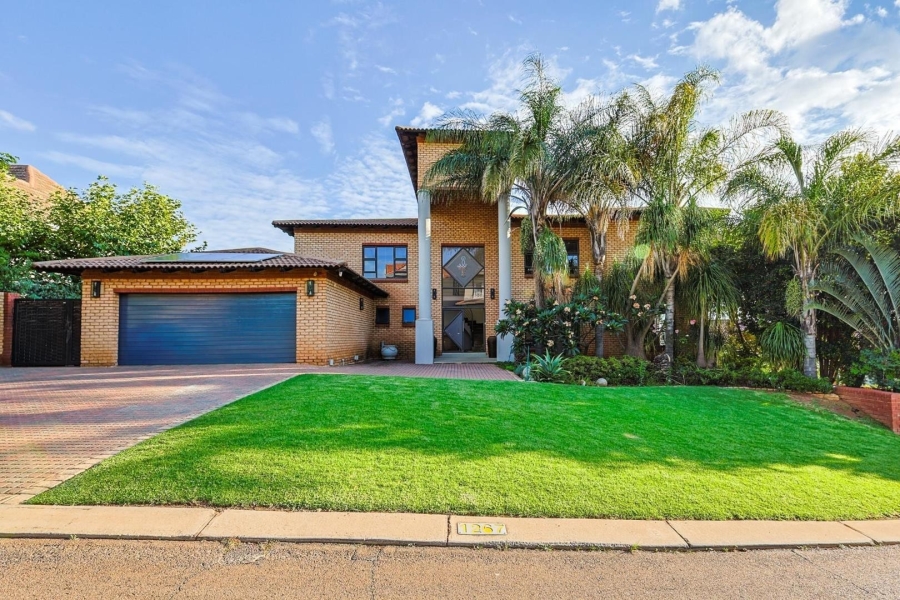 5 Bedroom Property for Sale in The Wilds Gauteng