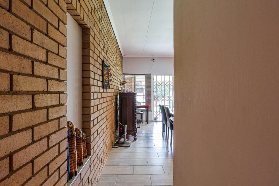 3 Bedroom Property for Sale in Garsfontein Gauteng