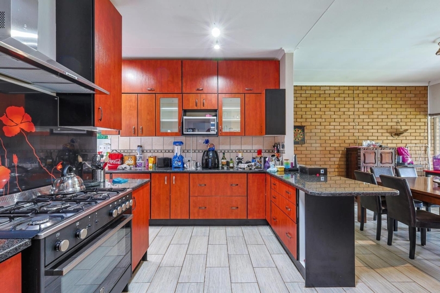 3 Bedroom Property for Sale in Garsfontein Gauteng