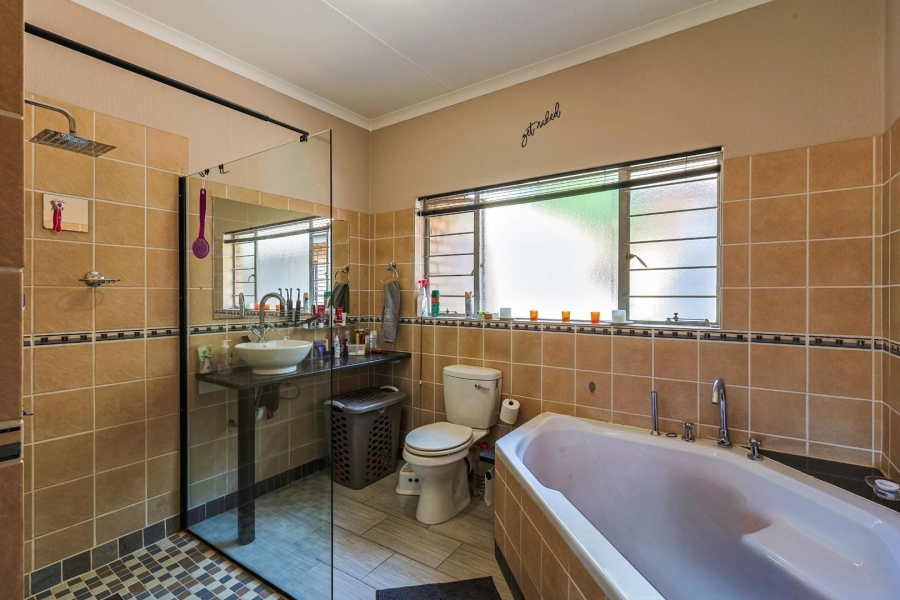 3 Bedroom Property for Sale in Garsfontein Gauteng
