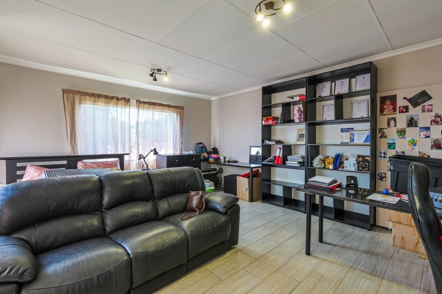 3 Bedroom Property for Sale in Garsfontein Gauteng