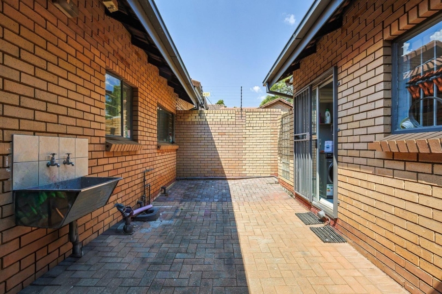 3 Bedroom Property for Sale in Garsfontein Gauteng