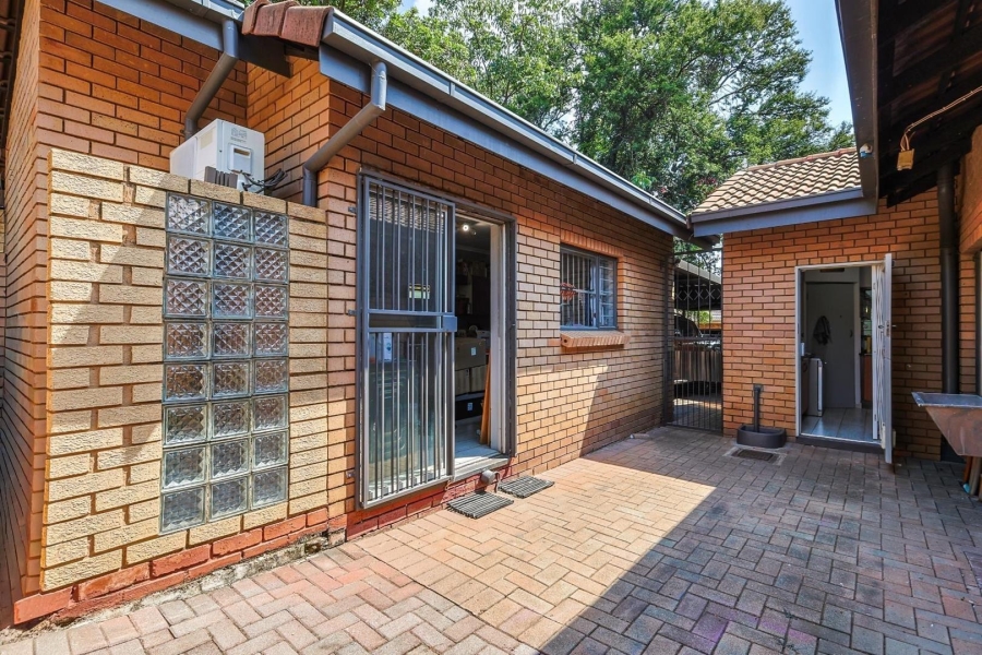 3 Bedroom Property for Sale in Garsfontein Gauteng