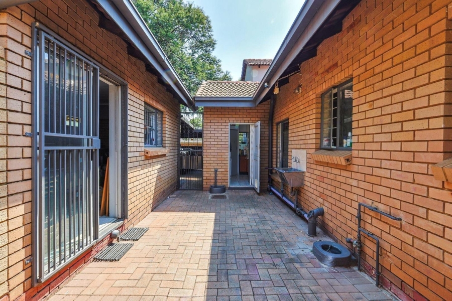 3 Bedroom Property for Sale in Garsfontein Gauteng