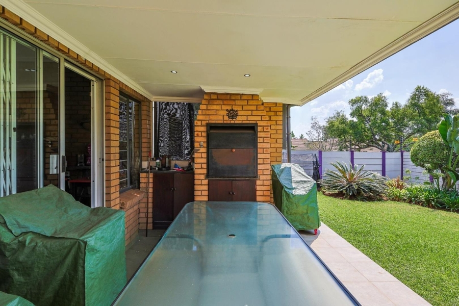 3 Bedroom Property for Sale in Garsfontein Gauteng