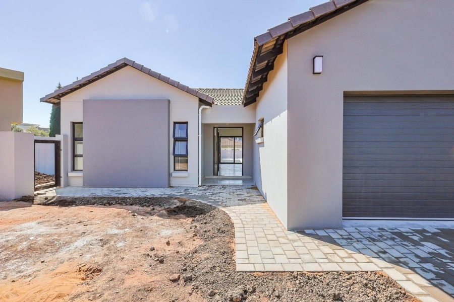 5 Bedroom Property for Sale in Silverwoods Country Estate Gauteng
