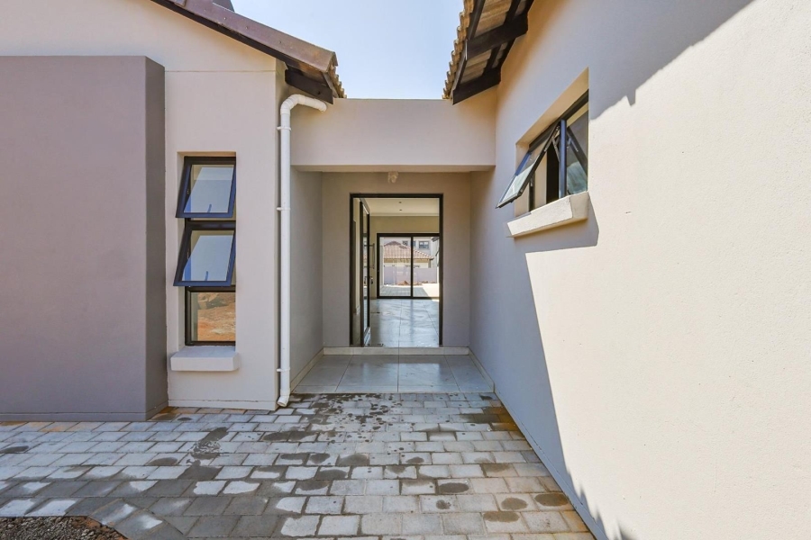 5 Bedroom Property for Sale in Silverwoods Country Estate Gauteng