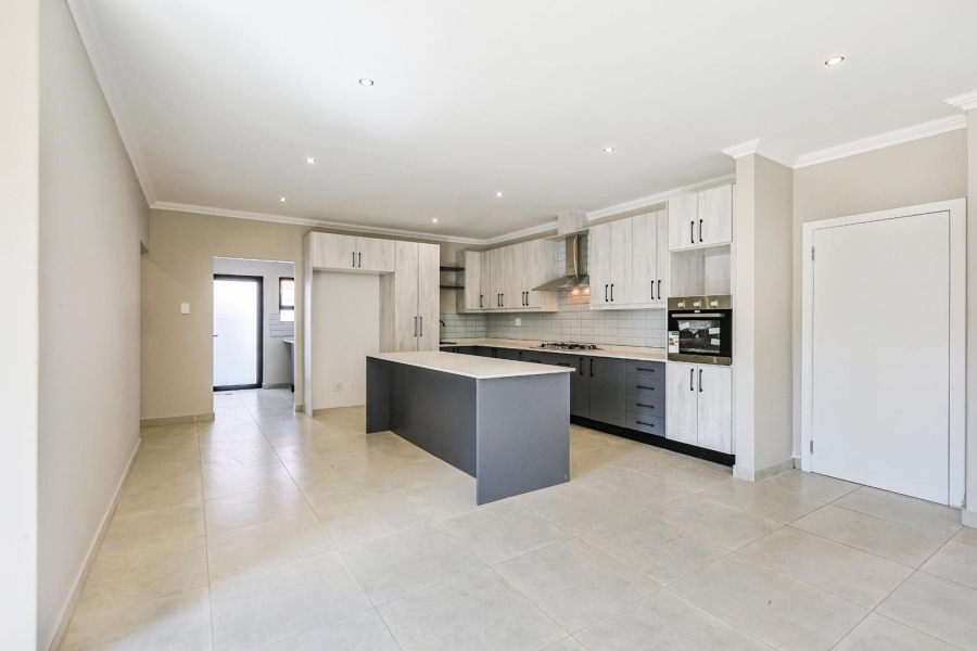 5 Bedroom Property for Sale in Silverwoods Country Estate Gauteng